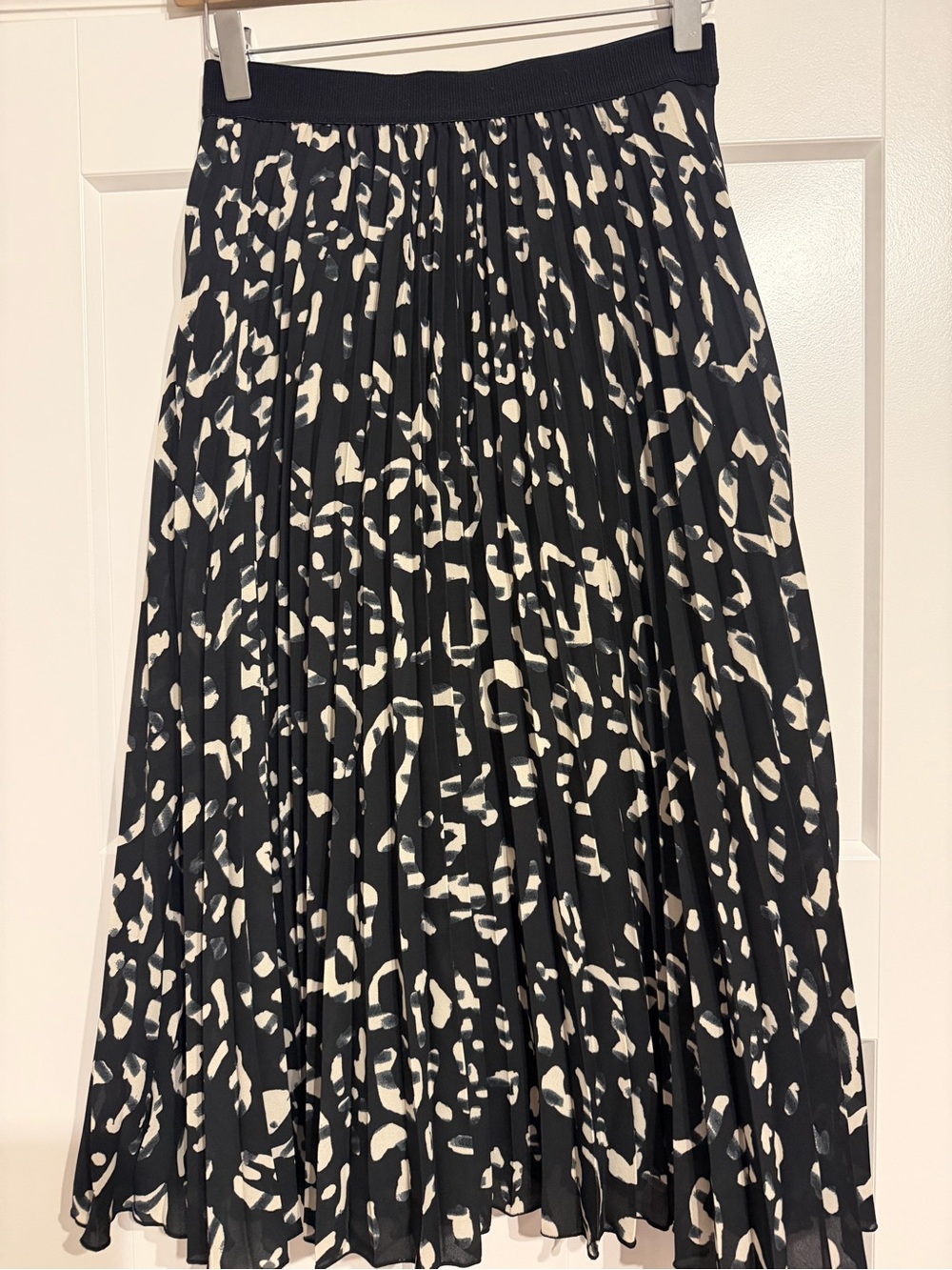 H&M Black and Cream Pleated Midi Skirt size US 6 - Picture 6 of 14